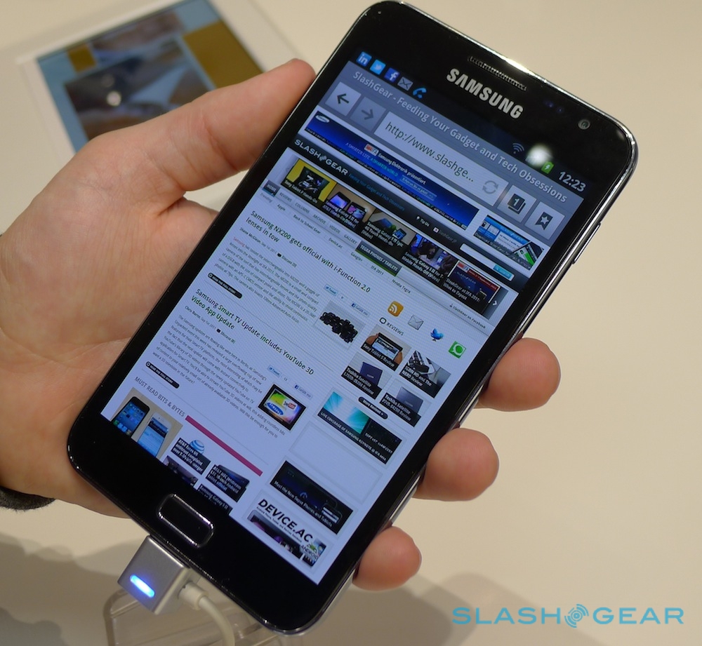 اضغط على الصورة لعرض أكبر. 

الإسم:	samsung_galaxy_note_hands-on_sg_2.jpg 
مشاهدات:	1 
الحجم:	388.7 كيلوبايت 
الهوية:	828952