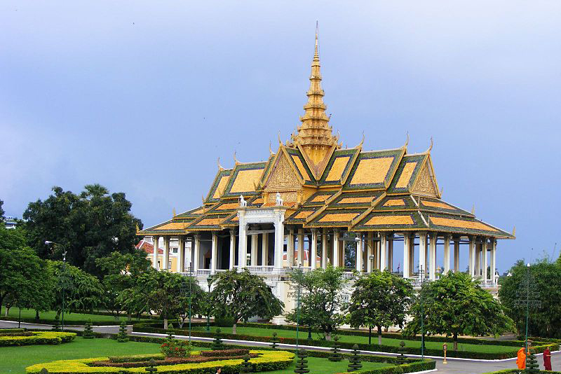 اضغط على الصورة لعرض أكبر. 

الإسم:	800px-Royal_Palace_complex,_Phnom_Penh.jpg 
مشاهدات:	1 
الحجم:	339.5 كيلوبايت 
الهوية:	850841