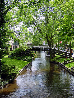 اضغط على الصورة لعرض أكبر.&nbsp;

الإسم:	Bridge_in_Giethoorn.jpg&nbsp;
مشاهدات:	1&nbsp;
الحجم:	64.6 كيلوبايت&nbsp;
الهوية:	851468
