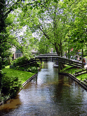 اضغط على الصورة لعرض أكبر. 

الإسم:	Bridge_in_Giethoorn.jpg 
مشاهدات:	1 
الحجم:	64.6 كيلوبايت 
الهوية:	851468