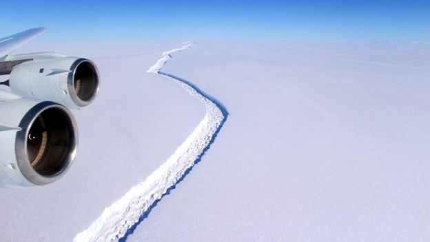 اضغط على الصورة لعرض أكبر. 

الإسم:	انفصال جبل جليدي عملاق عن القارة القطبية الجنوبية.jpg 
مشاهدات:	1 
الحجم:	17.3 كيلوبايت 
الهوية:	860785